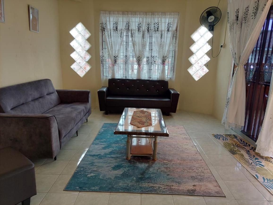 Adeeba Homestay Куантан Экстерьер фото