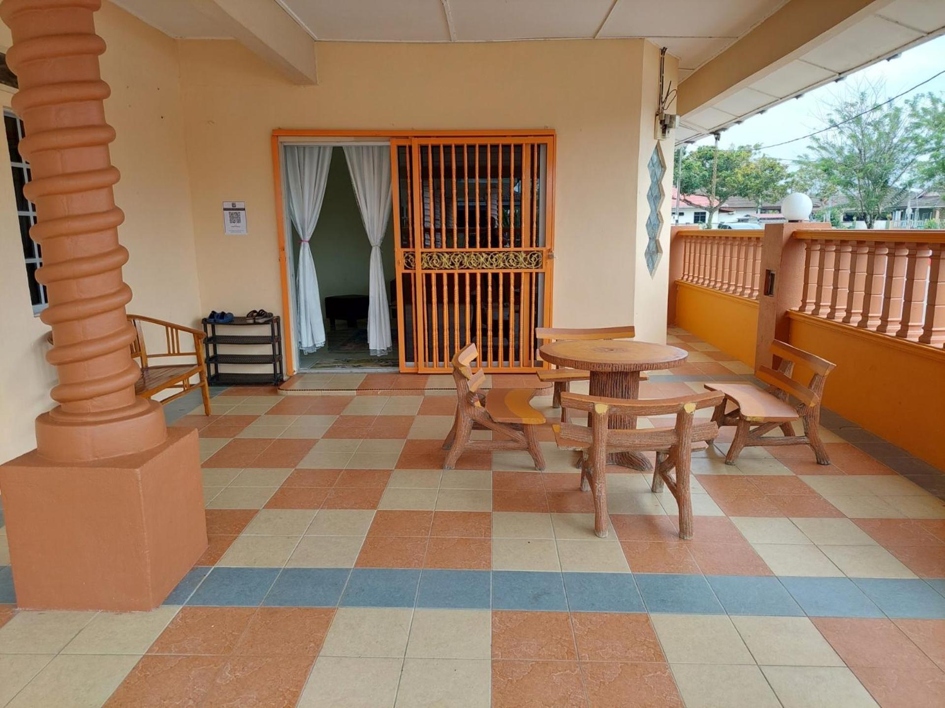 Adeeba Homestay Куантан Экстерьер фото